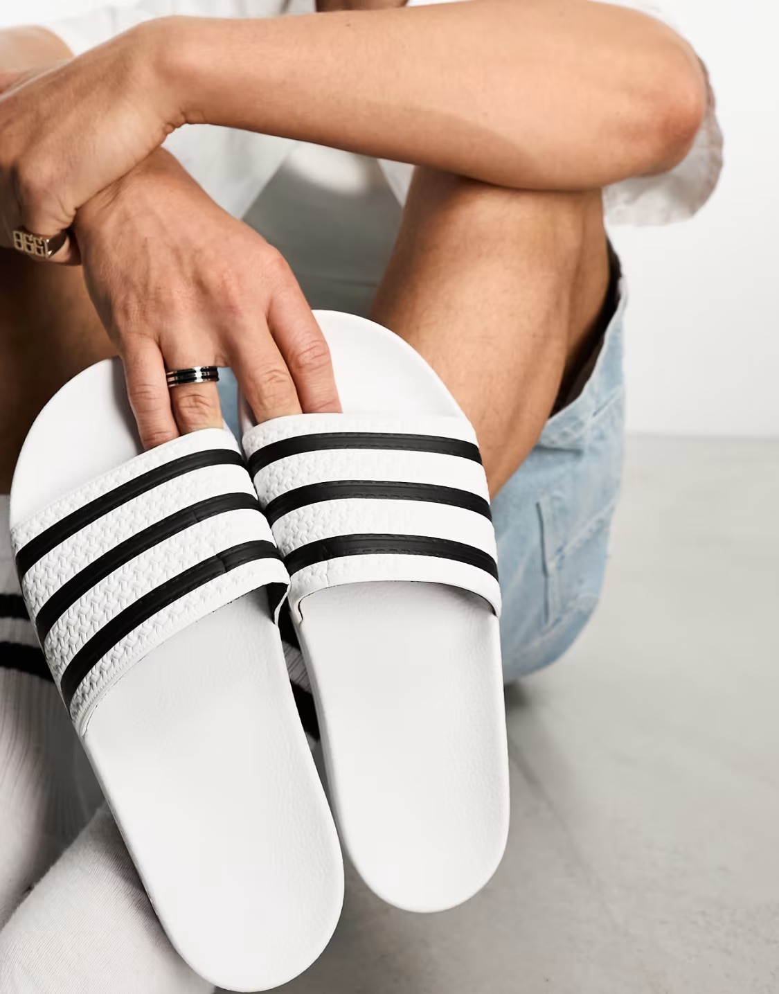 Adidas Adilette 280648 Weiss in Hand