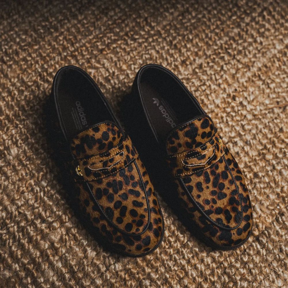 Adidas Handball Spezial Loafer Leo KJ2526 on Carpet