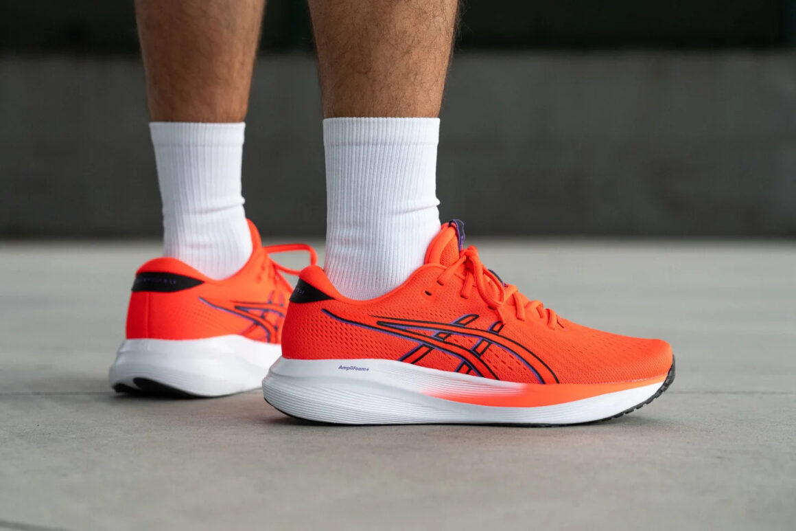 Asics Gel-Excite 1011C080-600 on feet