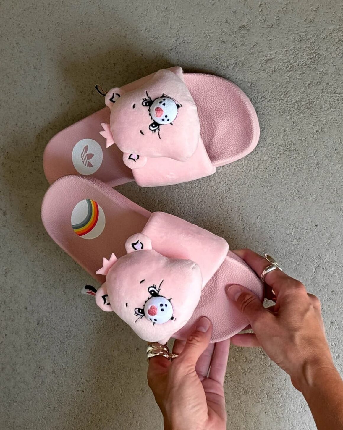 Care Bears x Adilette Clear Pink KH9957 in Hand