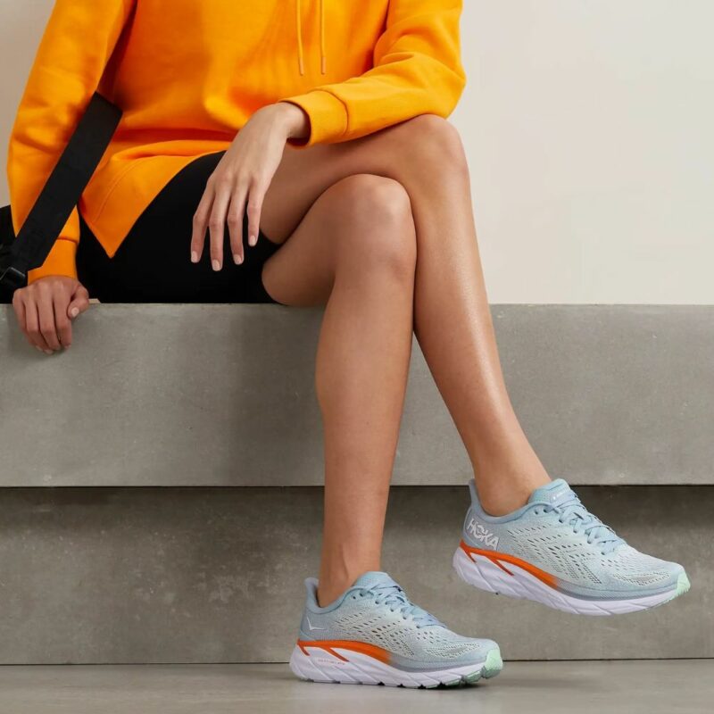 Hoka One One Clifton 8 On Feet Titel