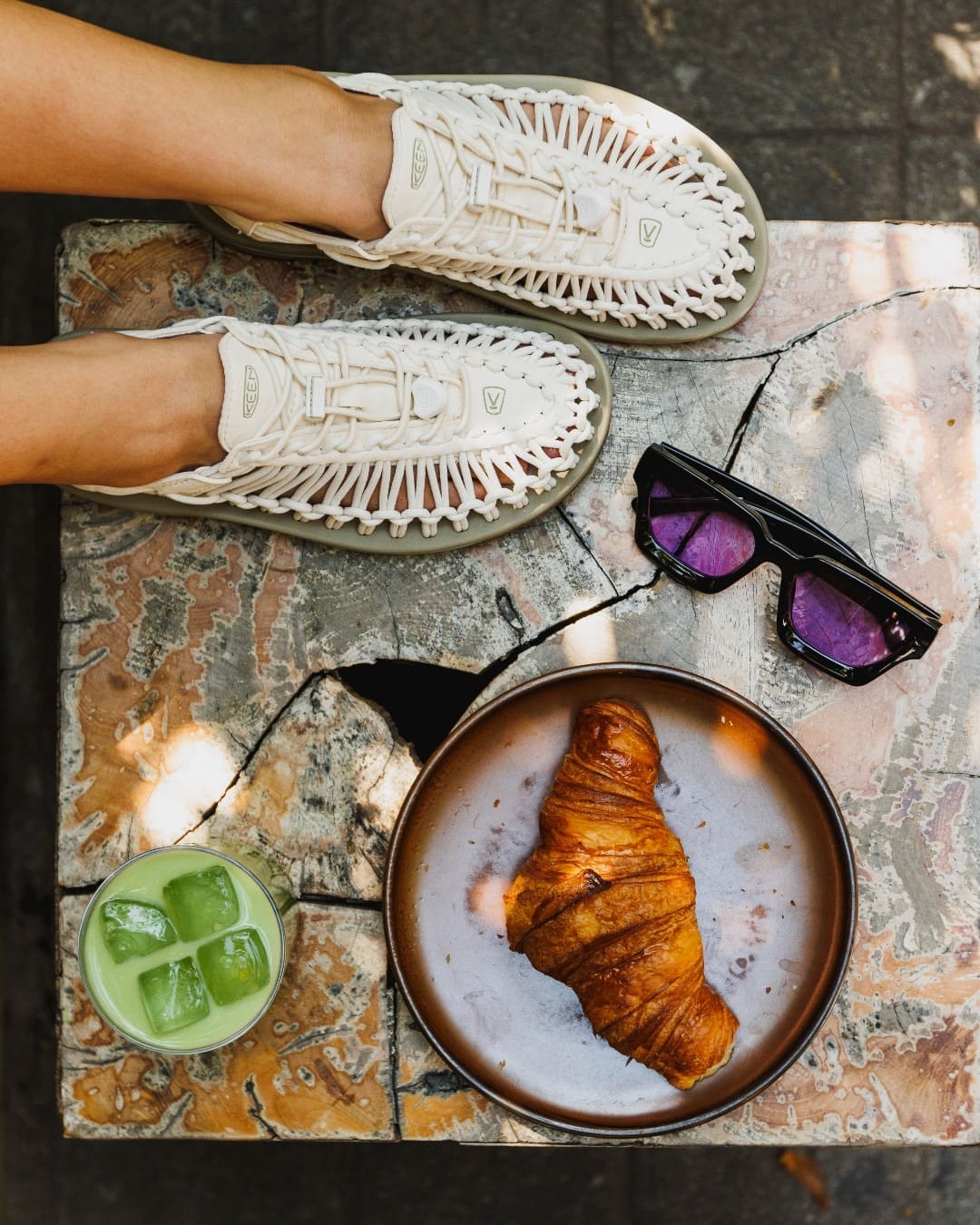Keen Uneek 1018698 On Feet Breakfast Table