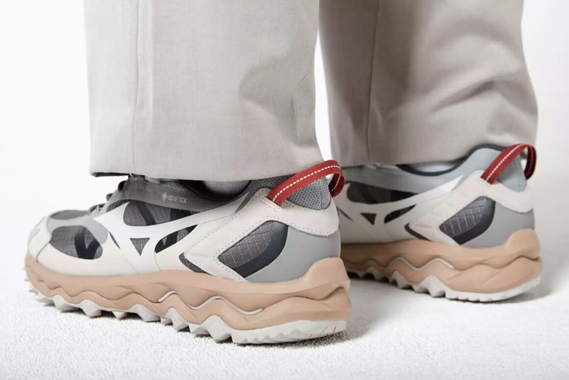 Mizuno Wave Mujin TL GTX D1GA221703 On Feet