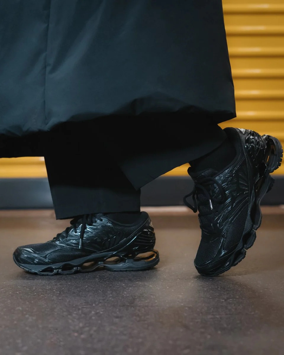 Mizuno Wave Prophecy LS Black D1GA3337-01 On Feet