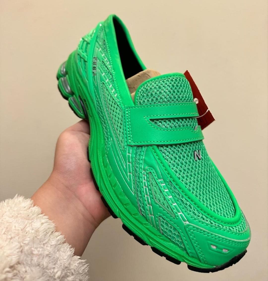 Damen Sneaker Trends 2024L Loafer Green in Hands