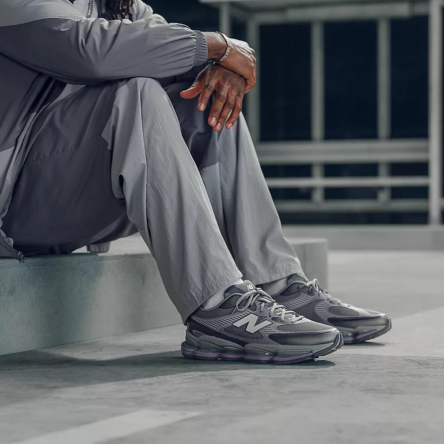 New Balance ABZORB 2000 U20008LR Grey Days on Feet