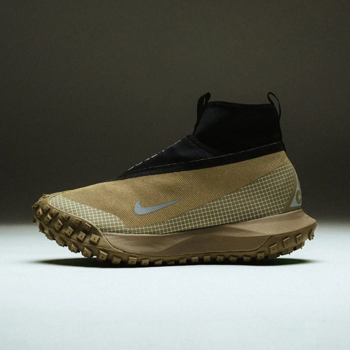 Nike ACG Mountain Fly CT2904-200 Lateral