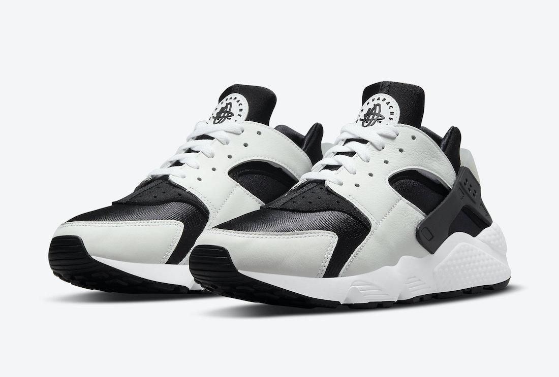 Nike Air Huarache Black and White Frontview