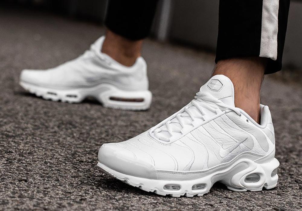 nike air max plus all-white