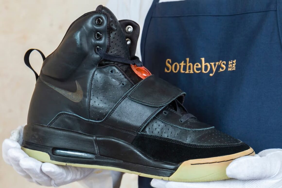 Nike Air Yeezy „Grammy Prototype” in Hands Sothebys