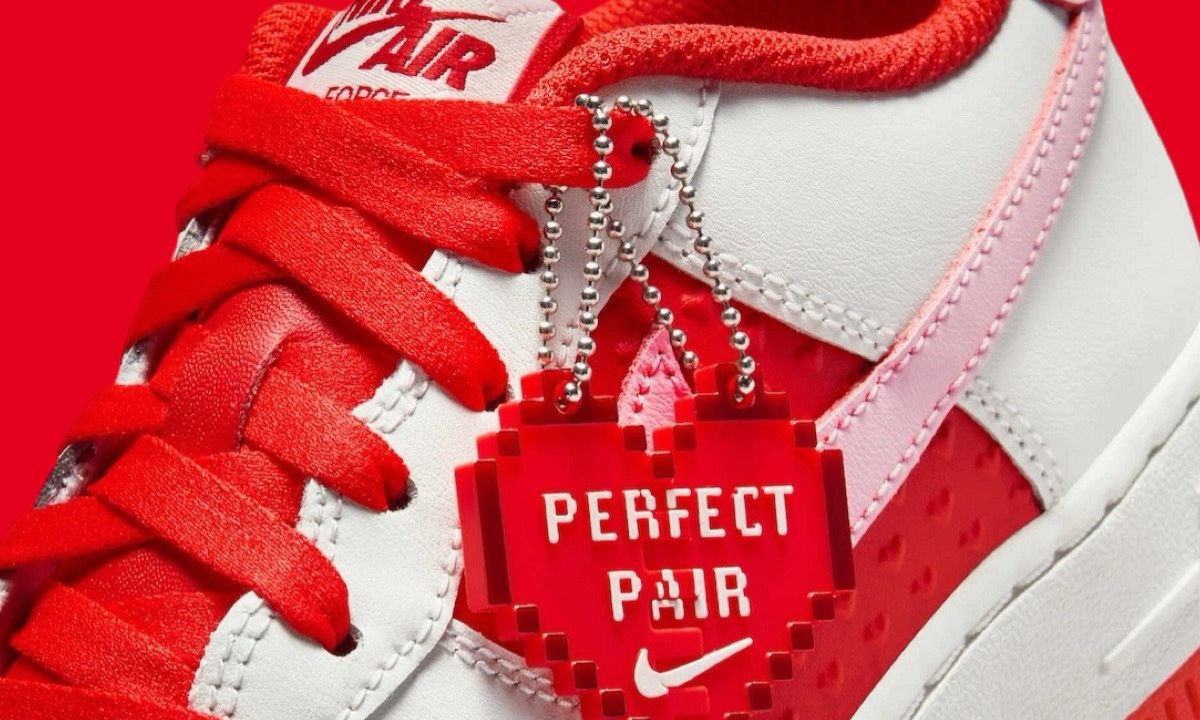Nike Valentine's Day Releases Closeup Dunk Titel