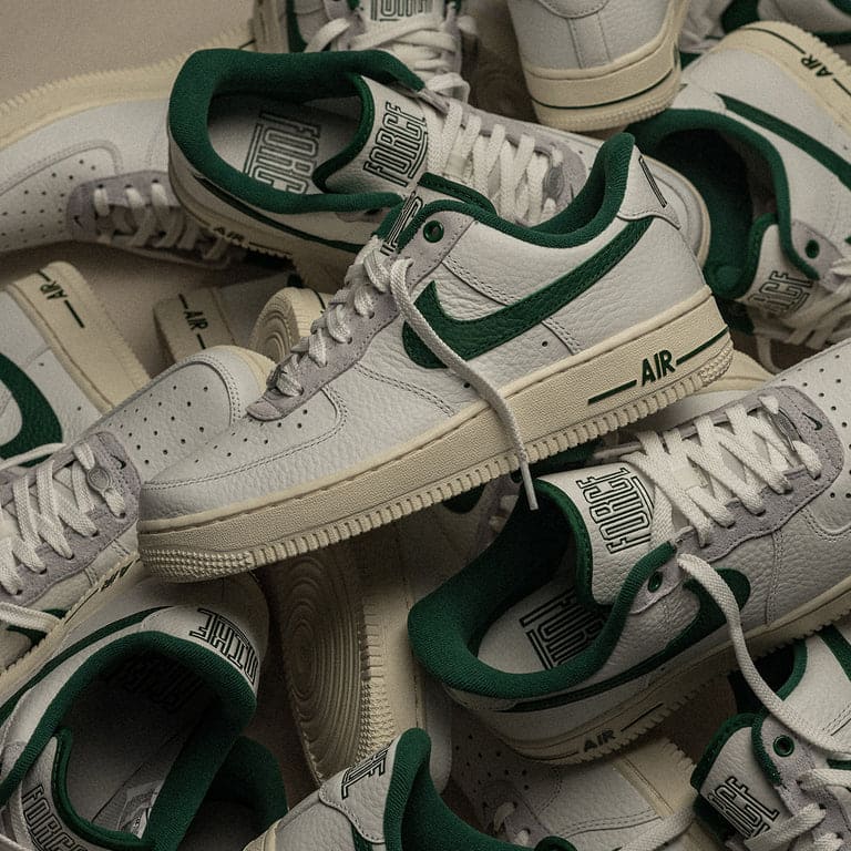 Nike Wmns Air_Force 1 07 LX Summit White Gorge Green DR0148-102 Mood