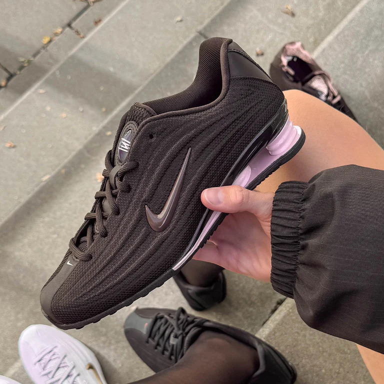 Nike Wmns Shox Z Velvet Brown HQ7540-200 in Hand