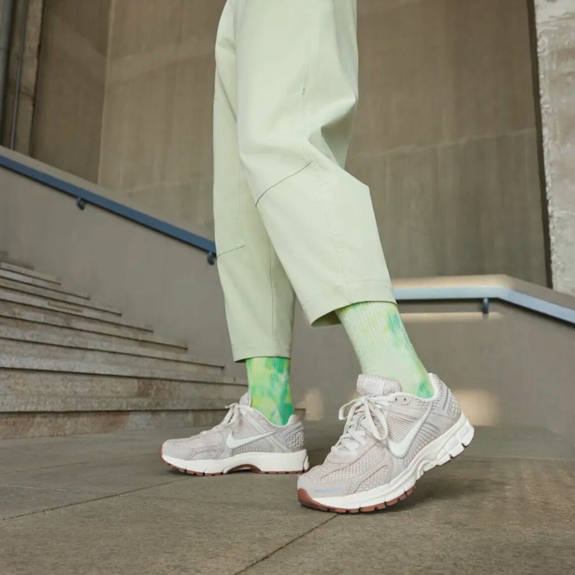 Nike Wmns Zoom Vomero 5 Light Orewood Brown FZ3780-101 On Feet Outfit