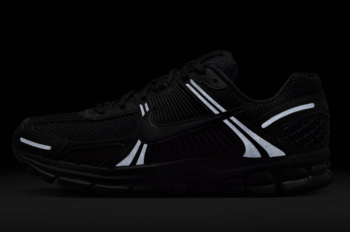 Nike Zoom Vomero 5 Triple Black BV1358-003 Reflective Details