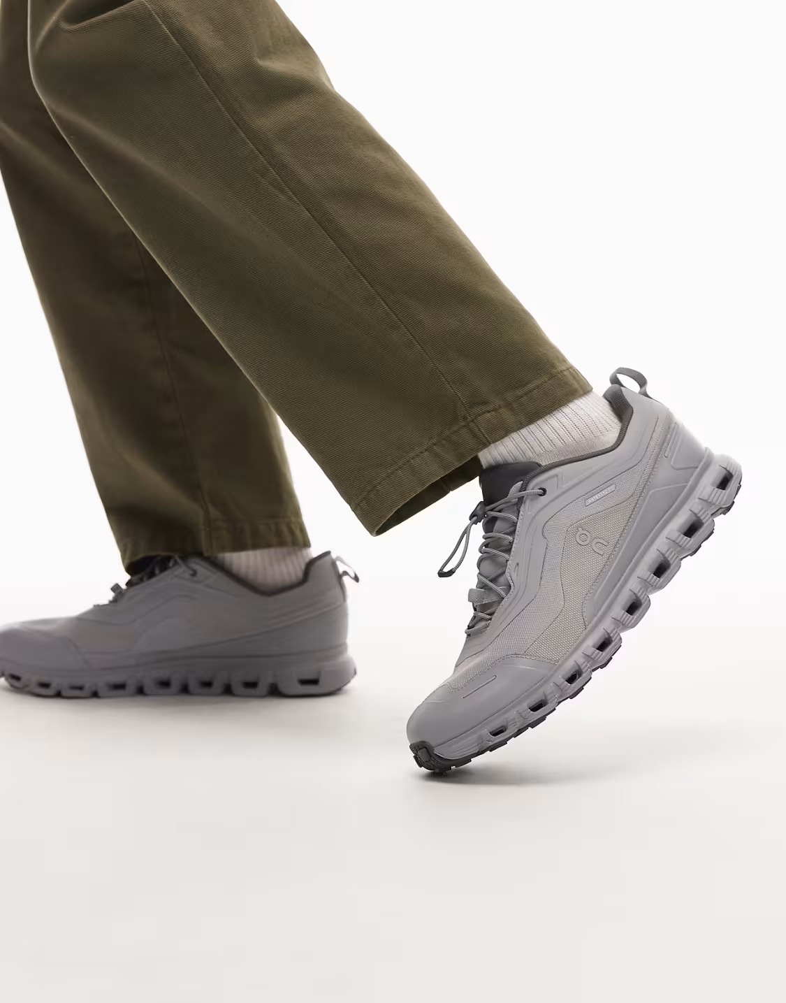 On Cloud 6 Geo WP Grau 3MG10423968 on Feet