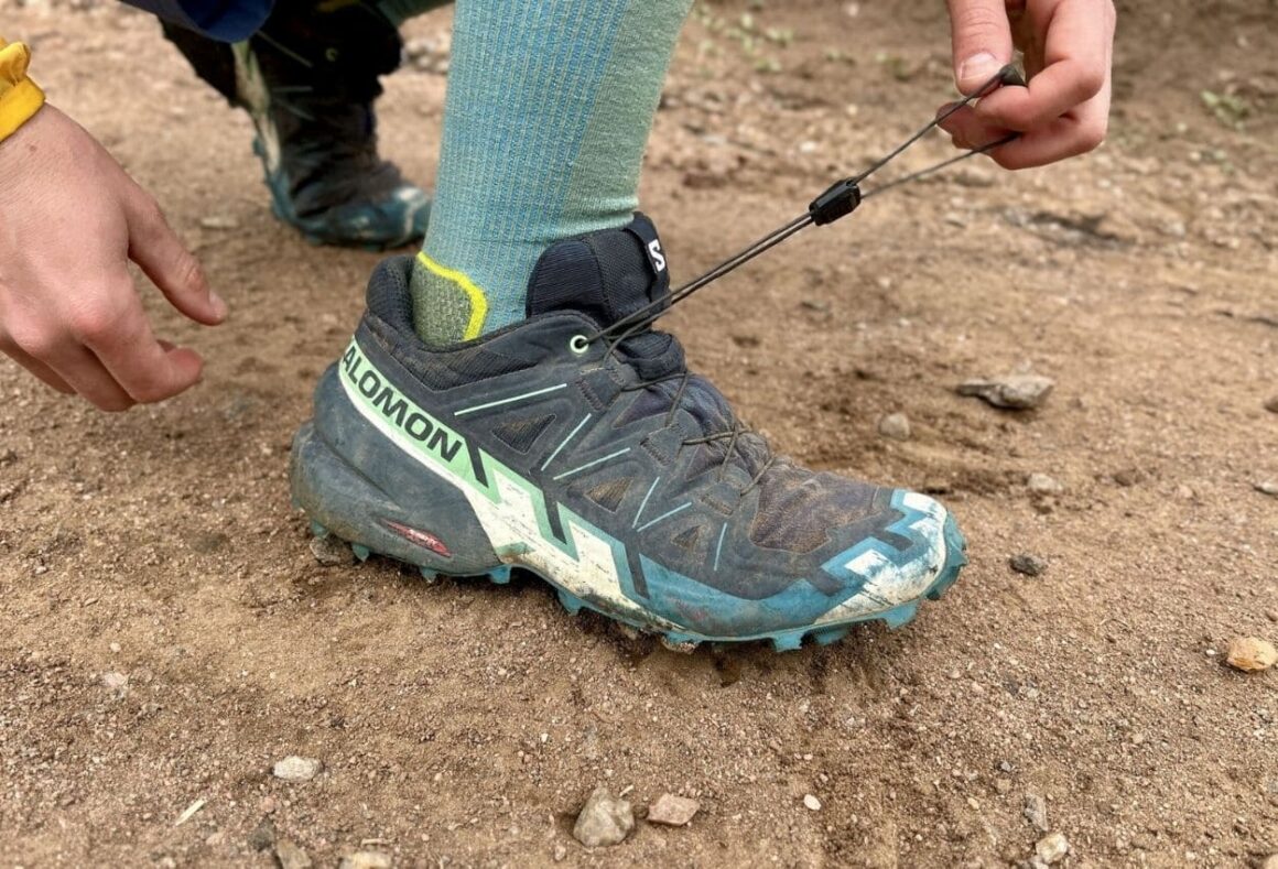 Salomon Speedcross 6 L47466200 on Feet Lacing Dirt