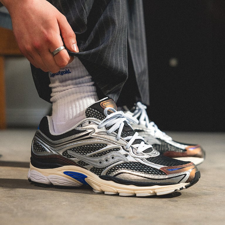 Saucony ProGrid Omni 9 Silver:Brown S70809-1 On Feet