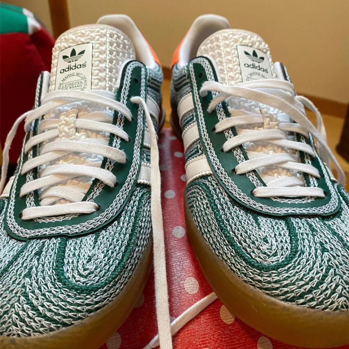 Sean Wotherspoon x adidas Gazelle Hemp Green White Toebox Detail