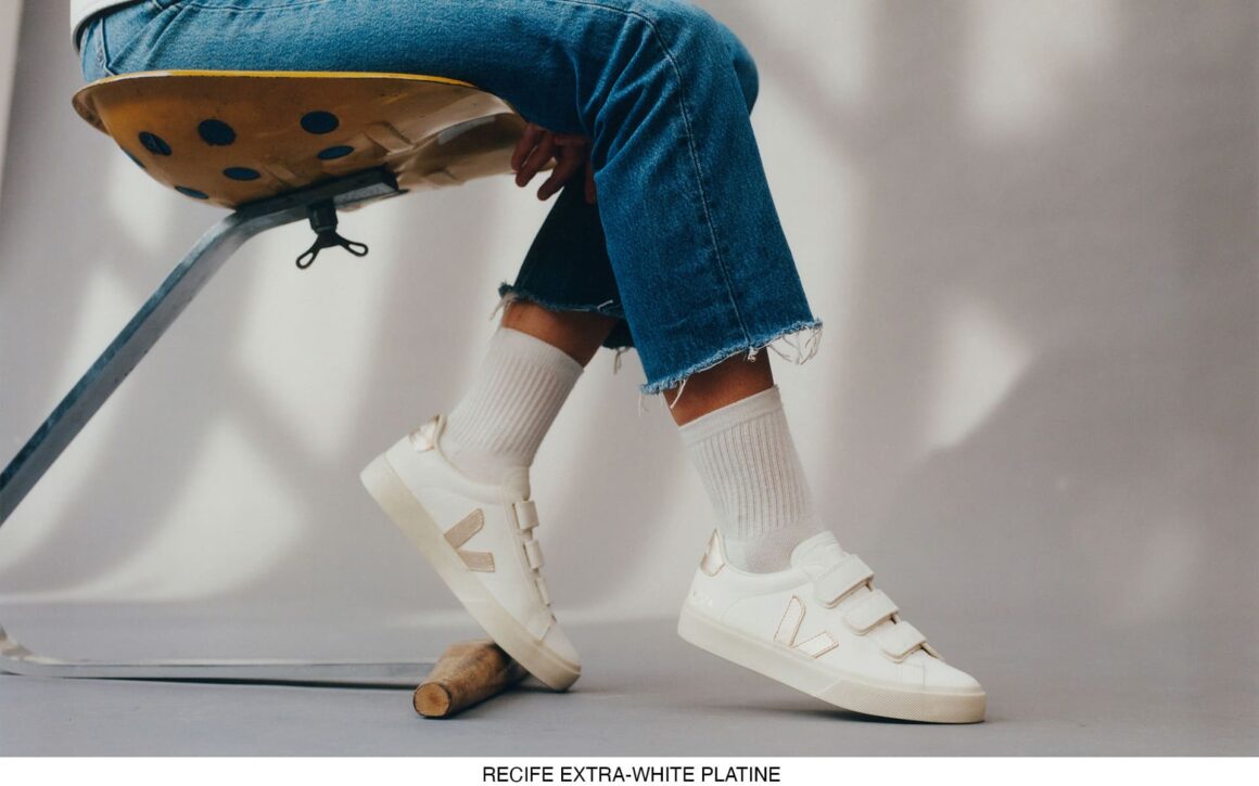 Veja Recife Extra White Platine On Feet