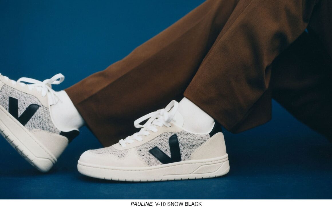 Veja V-10 Snow Black On feet