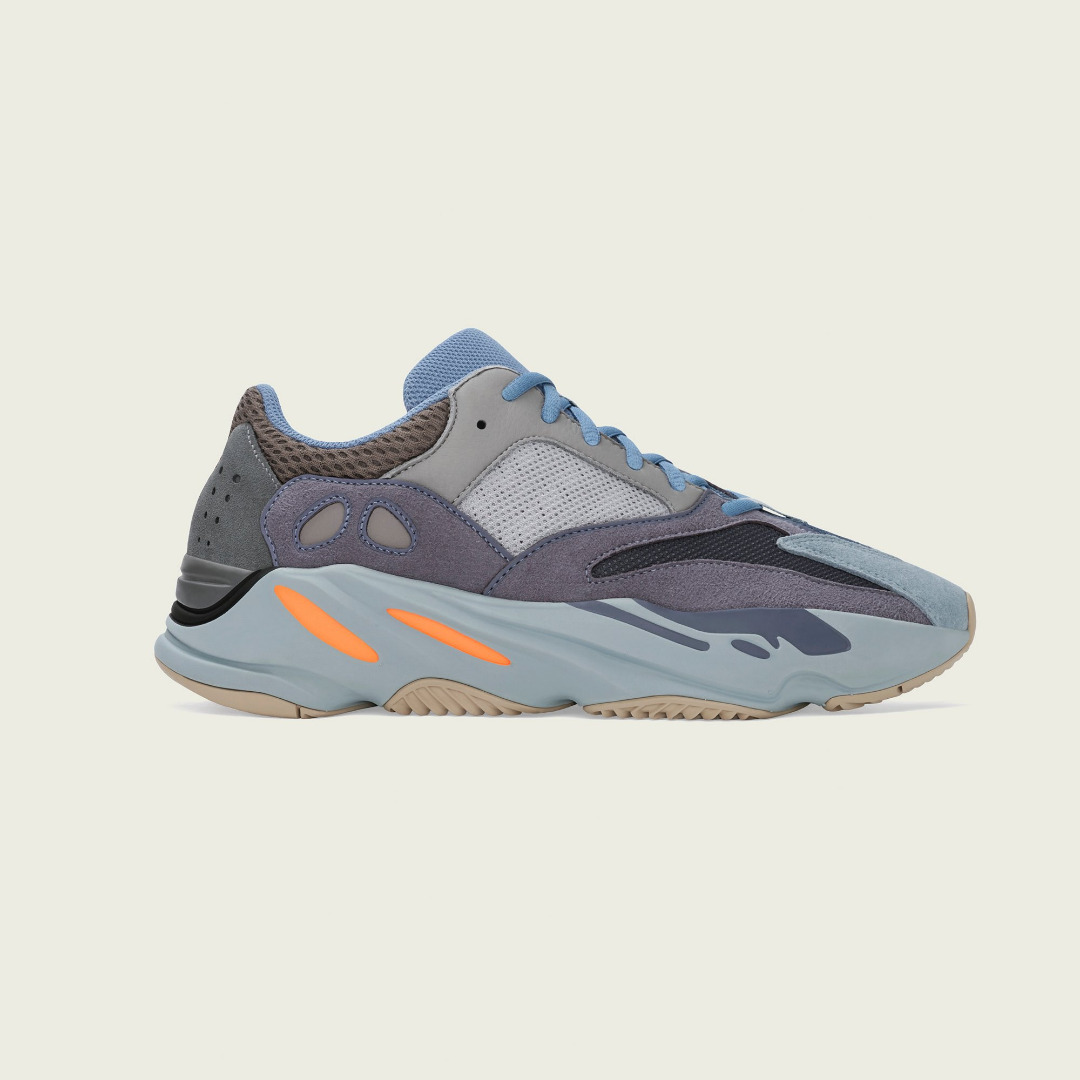 Yeezy-700-Carbon-Blue