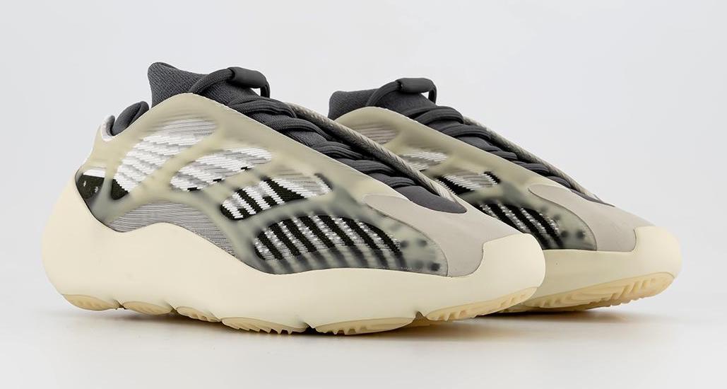 Yeezy Boost 700 v3 Fade Salt ID1674 Lateral