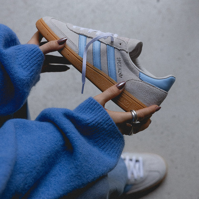 adidas Handball Spezial JS0241 Alumina Clear Sky Gum in Hand