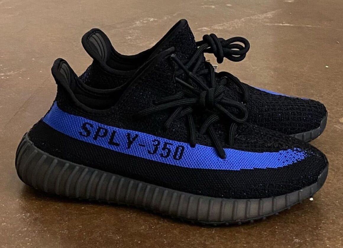 adidas Yeezy Boost 350 v2 Dazzling Blue