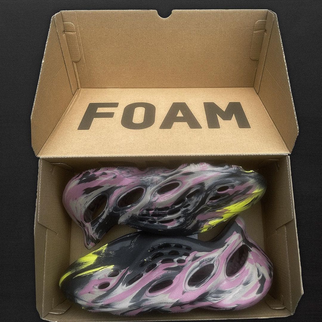 adidas Yeezy Foam RNNR MX Carbon in box