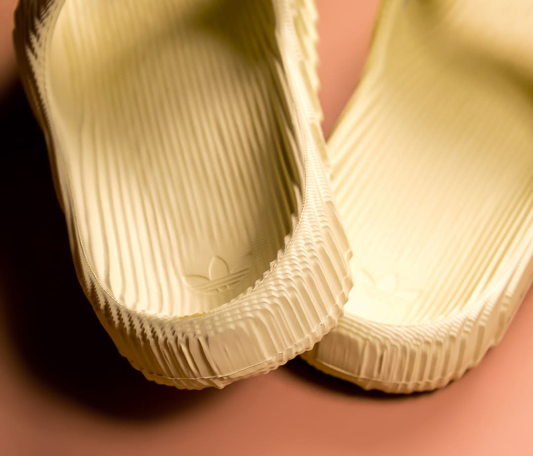 adidas-originals-adilette-22-dessan-desert-sand-gx6945-Details Trefoil