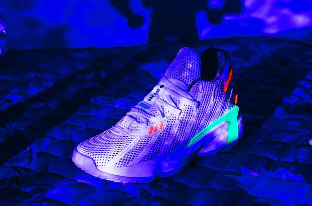 adidas-x-pixar-toy-story-dame-7-x-buzz-glow-in-the-dark-2