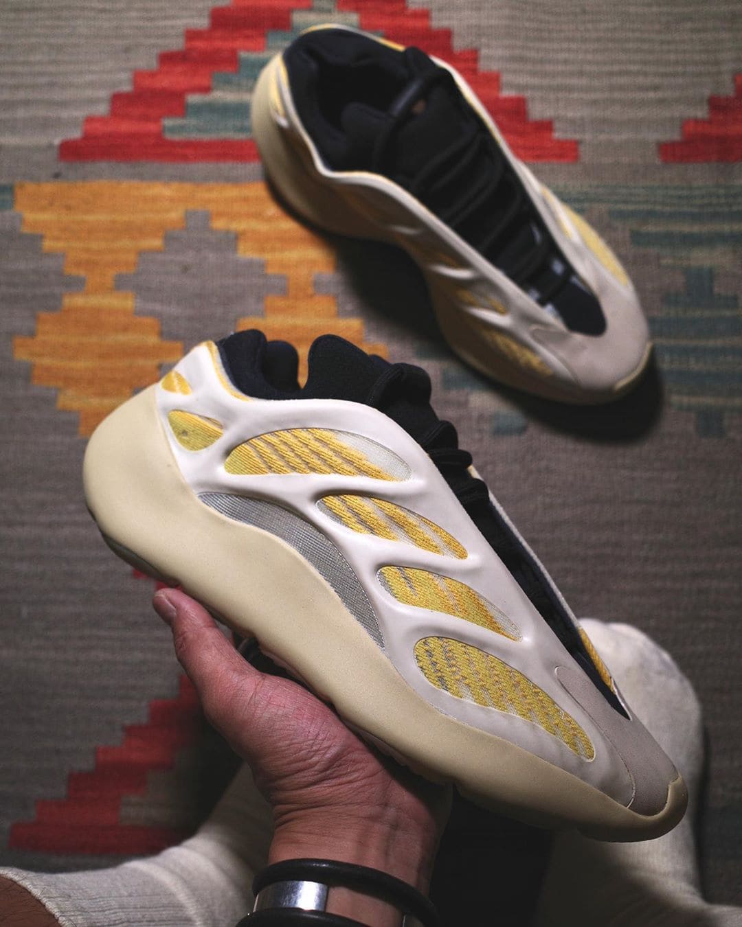 adidas-yeezy-700-v3-Srphym-safflower