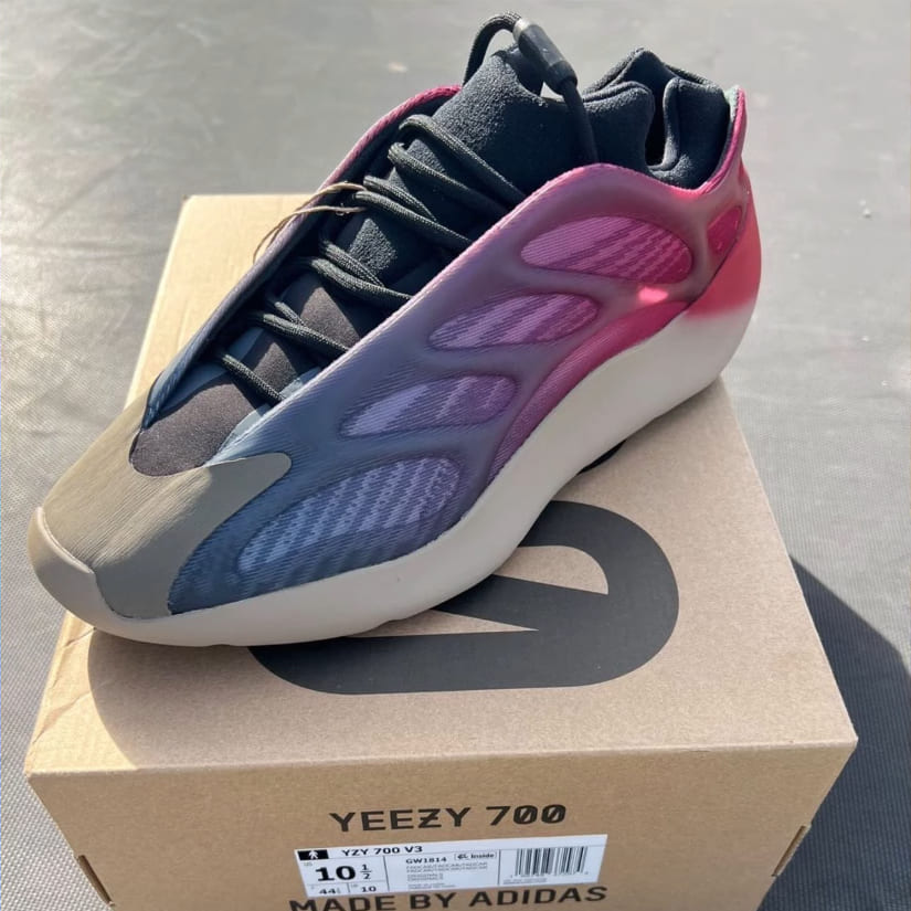 Yeezy 700 v3 Fade Carbon GW1814