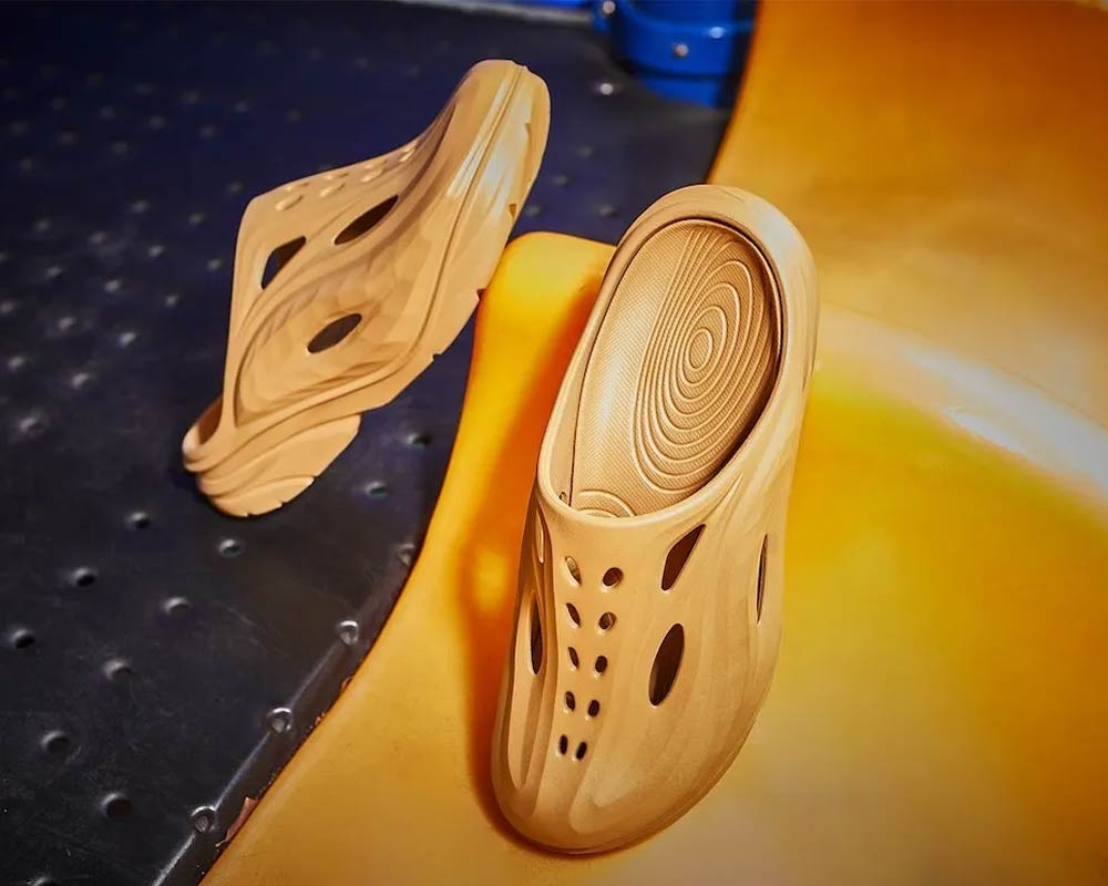 hoka ora recovery slide