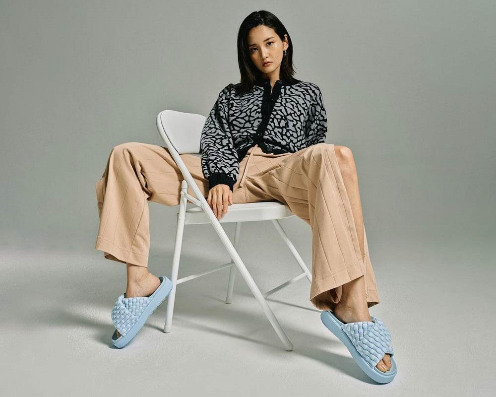 jordan sophie slide on feet