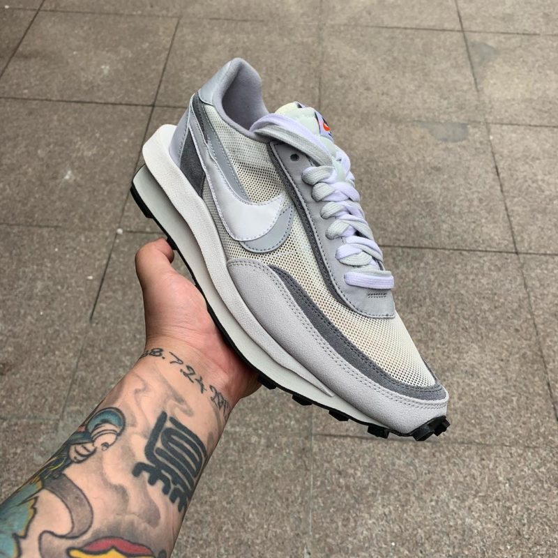 nike-sacai-ldv-waffle-daybreak-grau-01